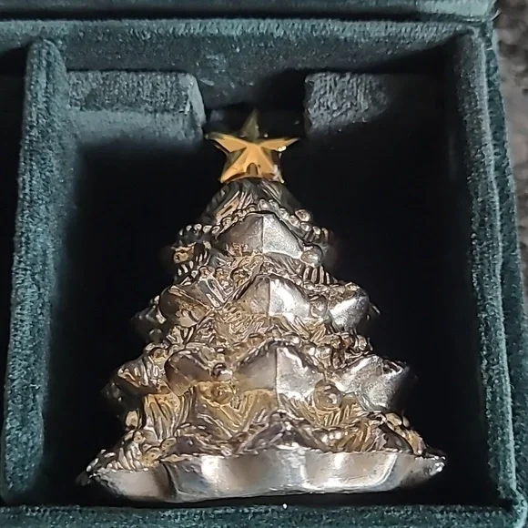 Silverplated Christmas Tree Salt and Pepper Shakers - Picture 2 of 13